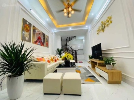 Bán nhà đẹp ở ngay Tân Mai, Hoàng Mai 32m, 5 tầng, mt 3.4 m, giá 3.35 tỷ.