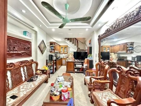 Bán nhà gần đường ô tô Nguyễn Chính, Hoàng Mai 38m, 4 tầng, mặt tiền 3.5m, giá 3.15 tỷ.