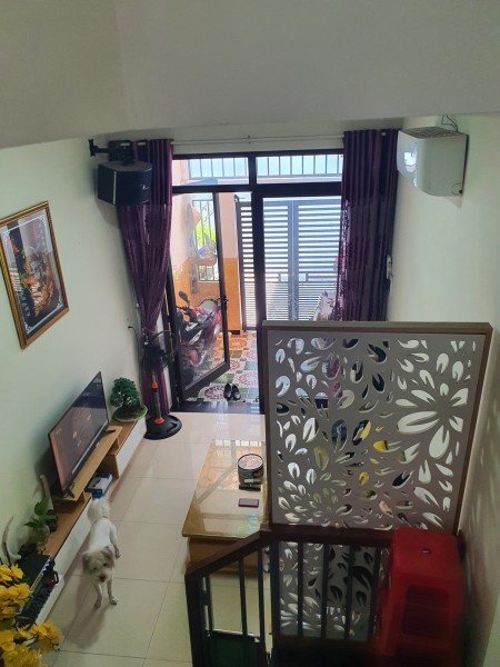 Cần bán gấp nhà đường Lê Đình Lý, Hải Châu, Tặng toàn bộ nội thất tiền tỷ. DT :60m2. Giá chỉ 3.4 tỷ.