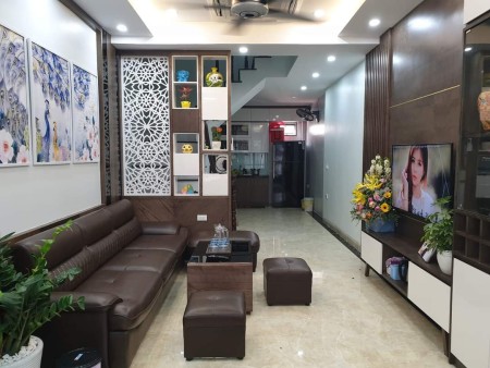 Bán nhà lô góc - Ô tô đỗ cửa - Tặng full nội thất- Khu vực đang phát triển mạnh. 5 tầng, 2.6 tỷ