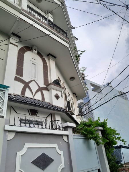 Bán nhà đẹp 50m2 hẻm xe hơi giá 6.x tỷ