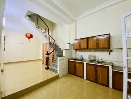 Bán nhà gốc đề 34m2 4 tầng mặt tiền 3.7m, 3 ty25