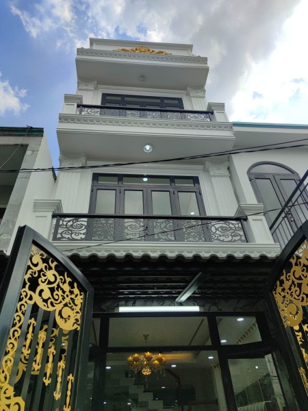 Chính chủ bán gấp căn nhà sát chợ Lê Văn Quới đường ô tô
