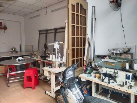 Bán nhà Lạc Long Quân Tân Bình. Xe tải 1 tấn 2 quay đầu