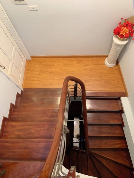 Bán nhà Đội Cấn Ba Đình 33m2*5t, khu phân lô, sổ nở hậu, tặng nội thất, giá 4.6 tỷ.