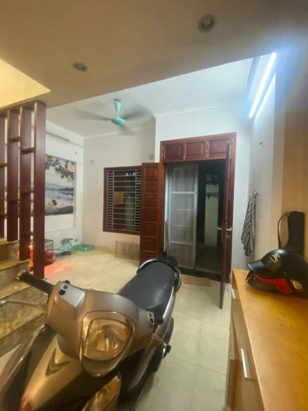 Bán nhà Đường Hoàng Mai 35m, 4 tầng, mặt tiền 4.5m, giá 4,6 tỷ.