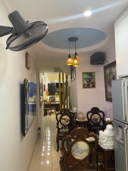 Chính chủ bán nhà mặt phố kinh doanh siêu đỉnh. Đoạn đẹp nhất phố. Tặng toàn bộ nội thất.