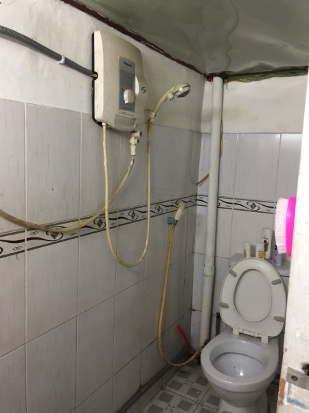 Cho thuê nhà nguyên căn 174/13 Đường Lê Quốc Hưng, Phường 13, Quận 4. Liên hệ An,dđ: 0903919500