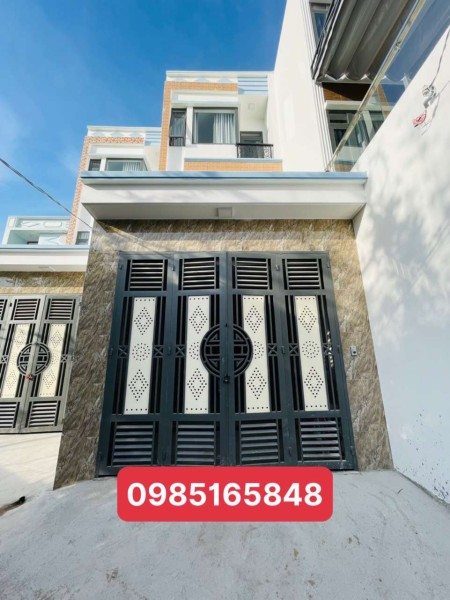 Cần bán nhà 2 lầu 1 trệt ngay bệnh viện Dĩ An, hẻm ô tô thoải mái