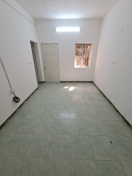 Chính chủ bán Căn hộ 80m2 Tập thể Nguyên Hồng 4 phòng ngủ cực hiếm