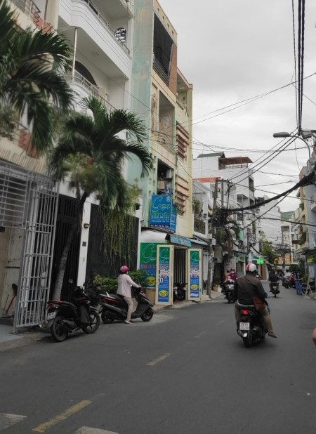 Bán nhà mới 3 tầng, đường ô tô hơn 5m. Gần Aeon Tân Phú, 4.2 tỷ