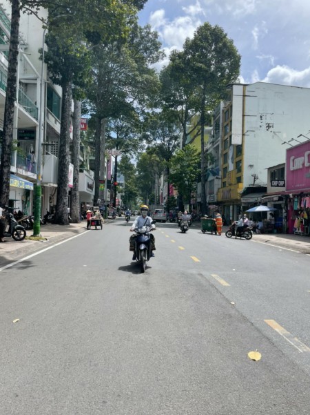 Bán nhà MT Trần Hưng Đạo P1 Q5 giáp Q1.