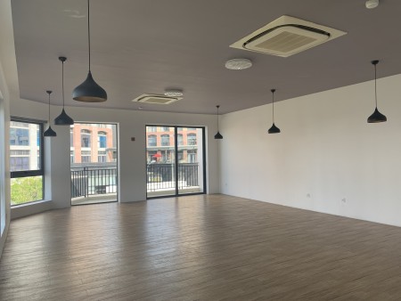 Cho thuê nhà 2 mặt tiền đối diện The Sun Avenue trên 500m2 Quận 2