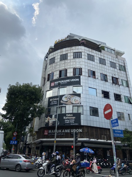 Chính chủ cho thuê mặt bằng 200 m2 ngay góc 2 mặt tiền Lý Tự Trọng Trương Định Q1, LH 0937184966