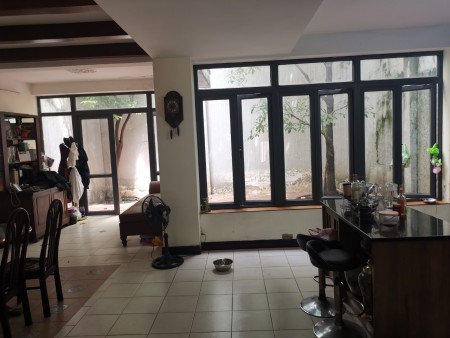 Cho thuê nguyên căn nhà 8x22m, 3 tầng vô 1 sẹc đường lớn Nguyễn Gia Trí