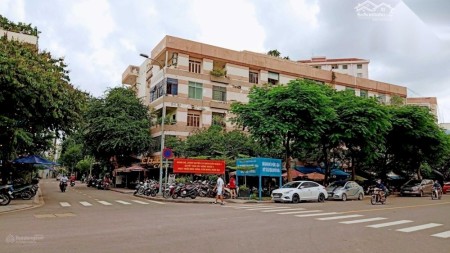 chủ bán gấp tầng trệt lô B2 chung cư phường 3 Quận 4 TP Hồ Chí Minh.