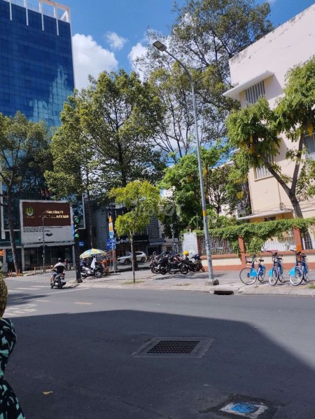 Nhà nguyên căn gần Nguyễn Trãi Q1, nhà 1 trệt 1 gác, 3,5 x 7, an ninh, điện nước giá nhà nước.5,8 tr