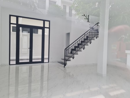 Cho thuê nhà phố hoàn thiện Vinhomes Quận 9 - 84m2 chỉ 25 triệu/tháng