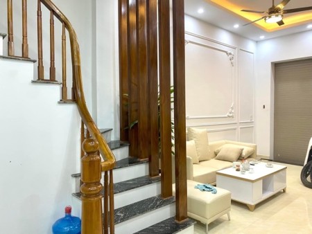 Không có căn thứ 2 Nhà canh VinCom Nguyễn Chí Thanh. 50m.4t. dưới 5.5 tỷ