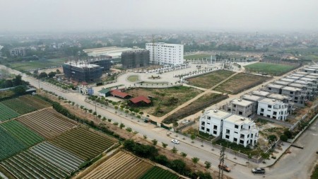Cần bán gấp biệt thự khu ĐT cách Q. Cầu Giấy 18km, 300m sổ đỏ giá nhỉnh 6 tỷ