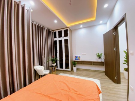 Bán nhà mặt tiền Thành Thái, Phường 14, quận10.
