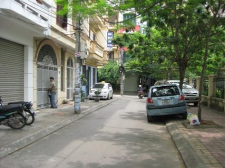 Sốc! nhỉnh 3 tỷ có ngay nhà khu vực Nguyễn Văn Cừ, Long Biên, lô góc, kd, ô tô, 35 x4t, mt 4,5m.