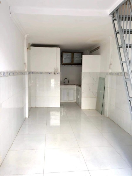 Bán nhà mặt tiền nhỏ xinh, hẻm xe hơi