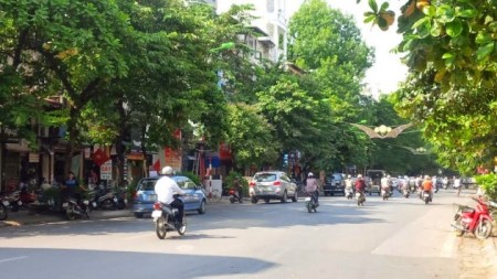 Bán nhà mặt phố Huế 200m nhà cũ xác định bán đất vị trí cực đẹp Giá 80 tỷ. LH: E Thọ Chuyên BDSTC
