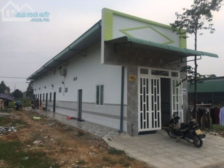 Chính chủ cần bán căn nhà cấp 4 và 4 phòng trọ mặt tiền kinh doanh, SHR, gần chợ KCN Mỹ Phước 3.