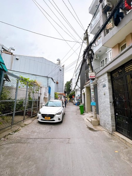 Bán nhà riêng sản phẩm nhà phố ngang 12M - Hẻm xe hơi