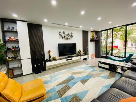 chỉ 5 tỷ bán nhà 2 bước ra phố, 6 ngủ, ngõ oto quận Tây Hồ.
