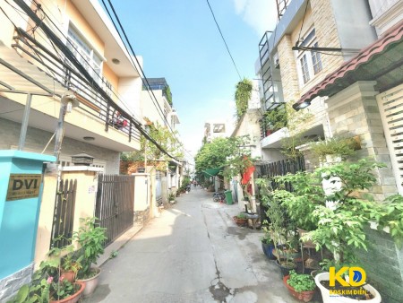 Bán nhà 28m2, Bùi Quang Là nhỉnh 2 tỷ, Phường 12, Gò Vấp.