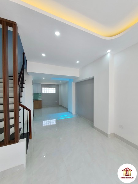 Bán nhà 3 tầng mới xây 42M2 ô tô đỗ gần thị trấn Đông Anh, huyện Đông Anh giá 2,3 tỷ LH 0886923362.