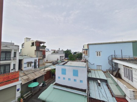 CHO THUÊ PHÒNG BAN CÔNG TẦNG 3 NHÀ NGUYÊN CĂN – CẠNH NHÀ THỜ LẠC QUANG, QUẬN 12 (2,5TR/THÁNG)