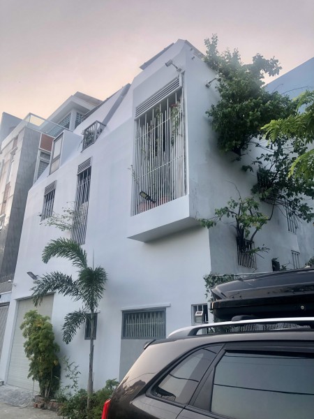 Cho thuê nhà view sông, sát Emart, Vincom Gò Vấp, yên tĩnh thoáng mát, thuận tiện di chuyển