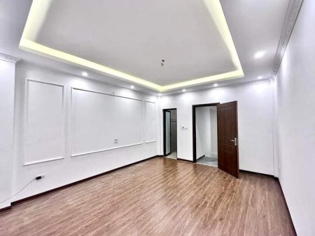 Bán nhà mới ở luôn Cự Lộc, Thanh Xuân 30m, 5 tầng, mặt tiền 4m, giá 4.35 tỷ
