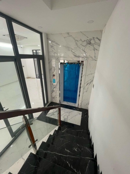 Cho thuê tầng nhà phố làm văn phòng 126m2 Vinhomes Q9 chỉ từ 15 triệu