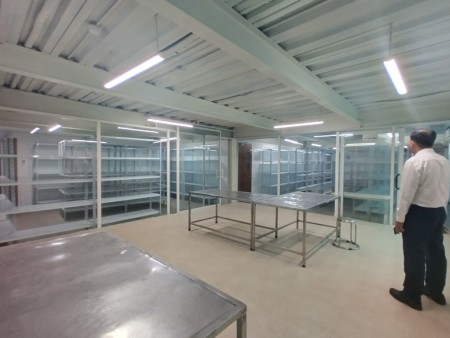 Cho thuê mặt bằng kho 550m2 ở Tôn Đức Thắng. Có sẵn phòng khử trùng, phòng lạnh. Thuê mọi lĩnh vực