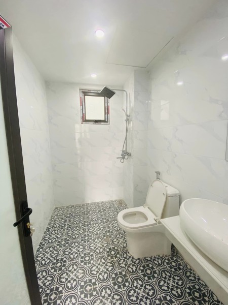 Bán nhà Phúc Diễn, trước nhà ô tô tránh, ô tô vào, nhà đẹp gần phố ở luôn, chủ cần bán
