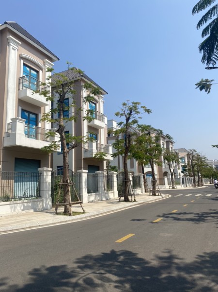 Bán gấp biệt thự song lập 200m2 khu Compound Vinhomes Quận 9 giá 23 tỷ