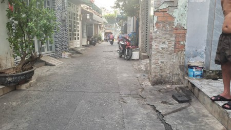 Bán nhà Phú Thọ Hòa Tân Phú giá chỉ nhỉnh 2 tỷ.