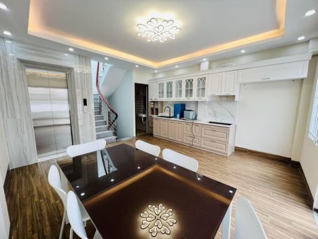 Bán nhà Nguyễn Khang với diện tích 50m2, 5 tầng 4,6 mt. nhỉnh 8 tỷ