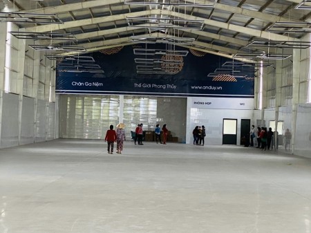 Cho thuê kho xưởng mới xây dựng 1500M2, vị trí trung tâm, thích hợp làm Show Room