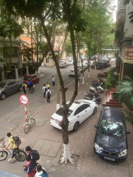 Cho Thuê Tầng 1, Mặt Phố Hoàng Sâm, Cầu Giấy, 50m2, Mt 4m, Giá: 11 Tr/Th. (Có TL)