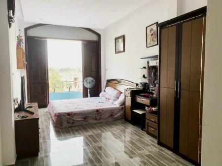 Bán nhà 3 lầu ngộp quá mặt tiền Đồng Khởi, gần ngã tư Tân Phong chỉ 7ty2
