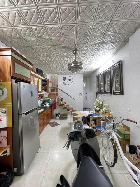 Bán gấp nhà Khâm Thiên 28m 4 tầng mặt tiền 3.7m, 3 ngủ trước nhà thoáng giá 2.7 tỷ