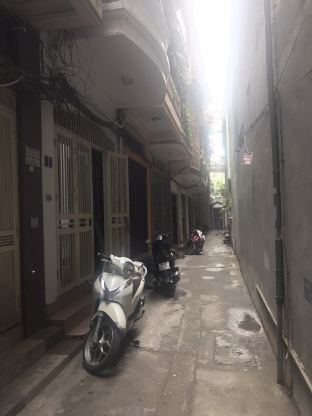 Bán nhà Chùa Láng, vị trí gần như trung tâm của quận Đống Đa, diện tích 40m2 giá 5.4 tỷ đồng.