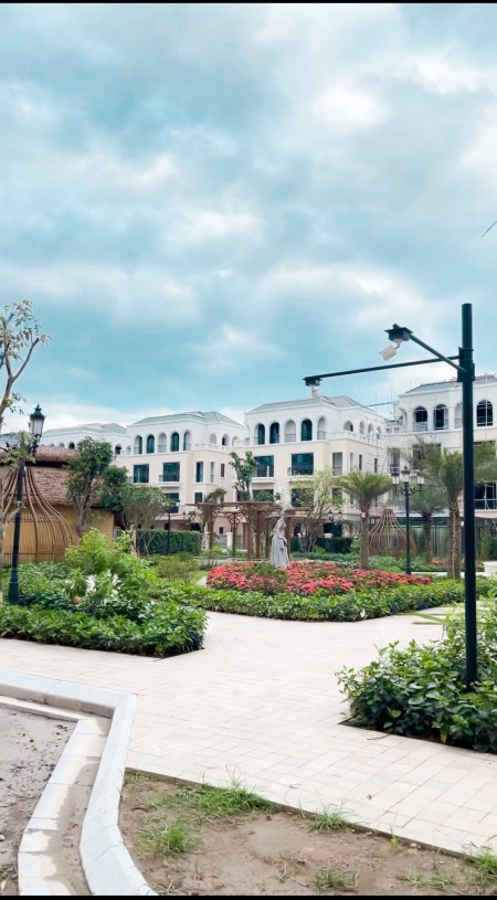 Cần bán biệt thự 120m2, giá rẻ nhất tt 11.3 tỷ bao phí tại Vinhomes Ocean Park 2 - the empire