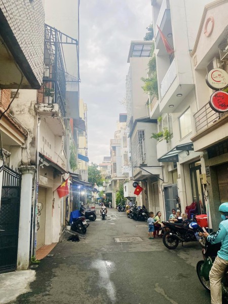 Hẻm xe hơi đẹp cách 10m Hoàng Sa, Q3, khu an ninh, 3PN, 3WC, ngang 3.7m, 62m2, 5.3 tỷ