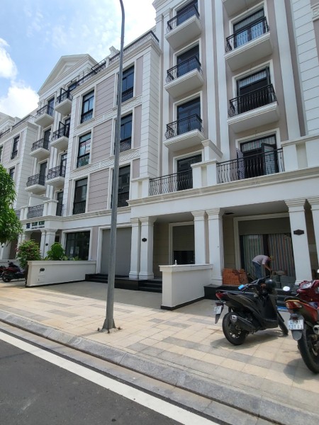 Nhà phố 5 tầng Vinhomes Grand Park giá tốt 11,7 ty cách Vincom Mega 800m2